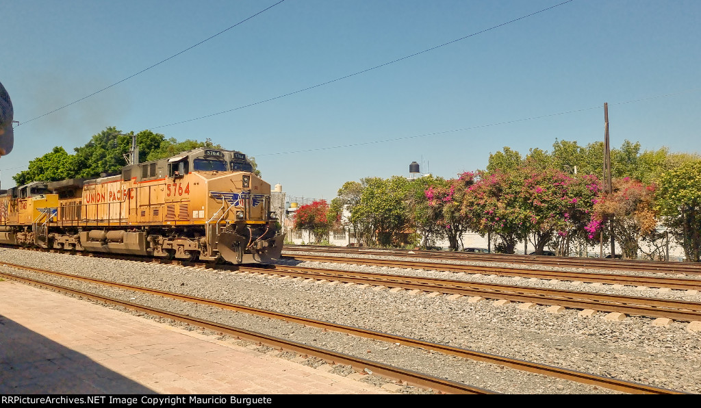 UP AC44CWCTE leading a train